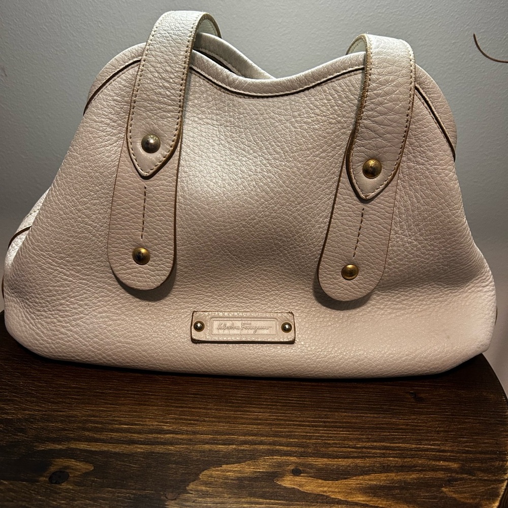 EUC Authentic Salvatore Ferragamo Vera shoulder bag